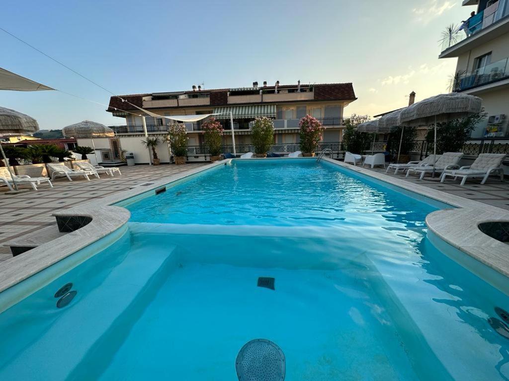 Hotel Costa Verde Pineto Extérieur photo